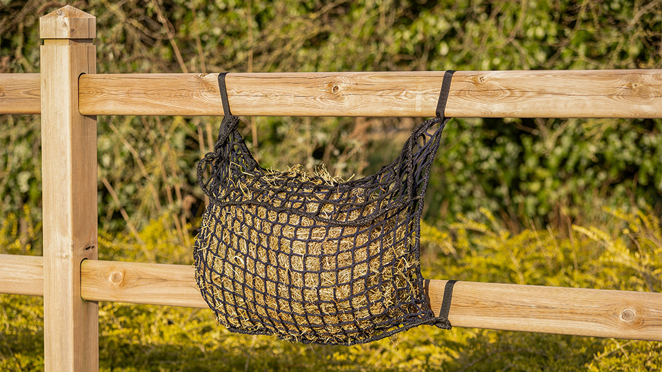 Slowfeeders & hay nets