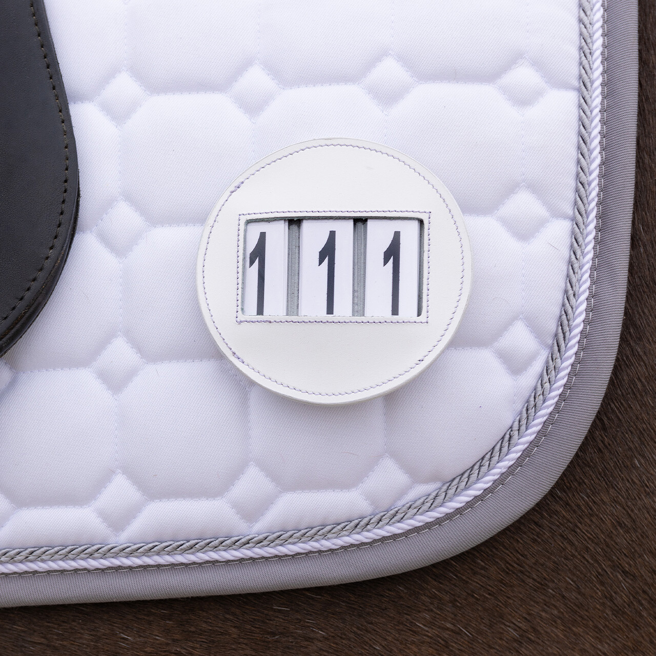 Number holder Modeste round