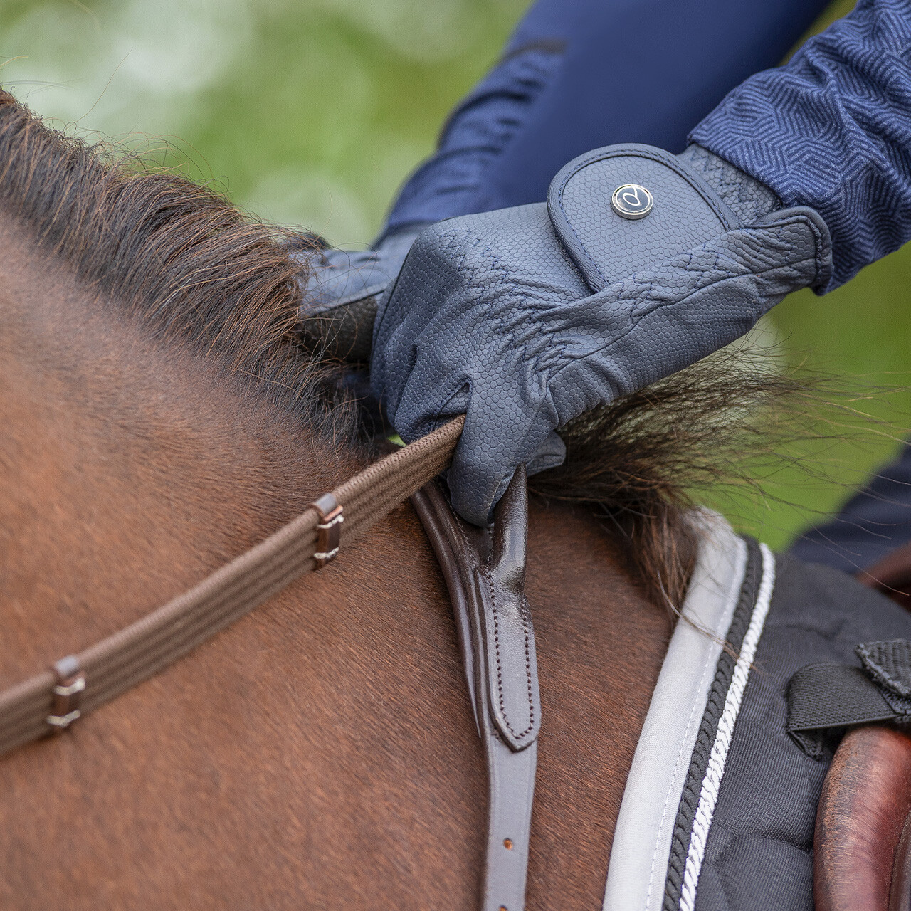 Breastplate with handle