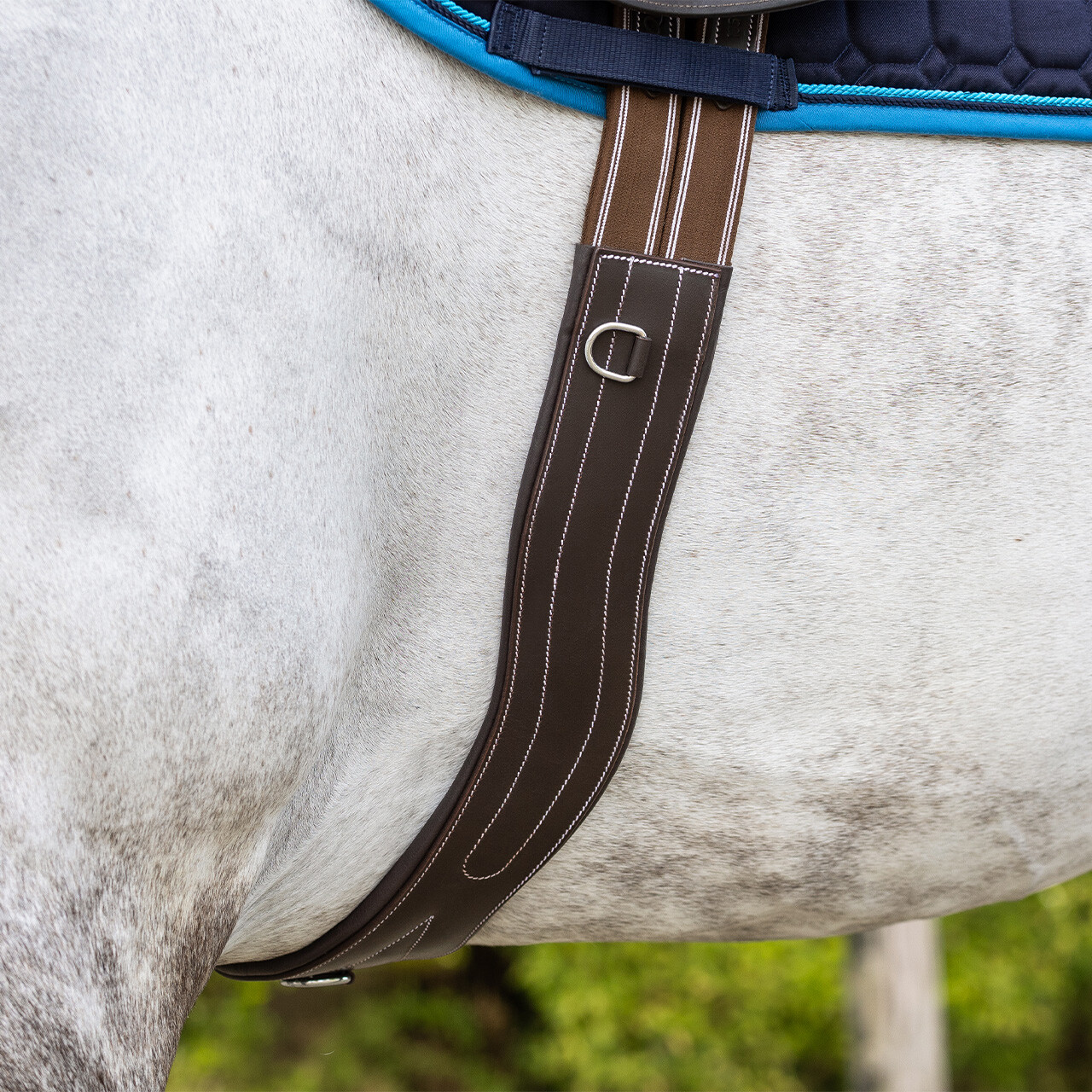 Girth with luxury stitching
