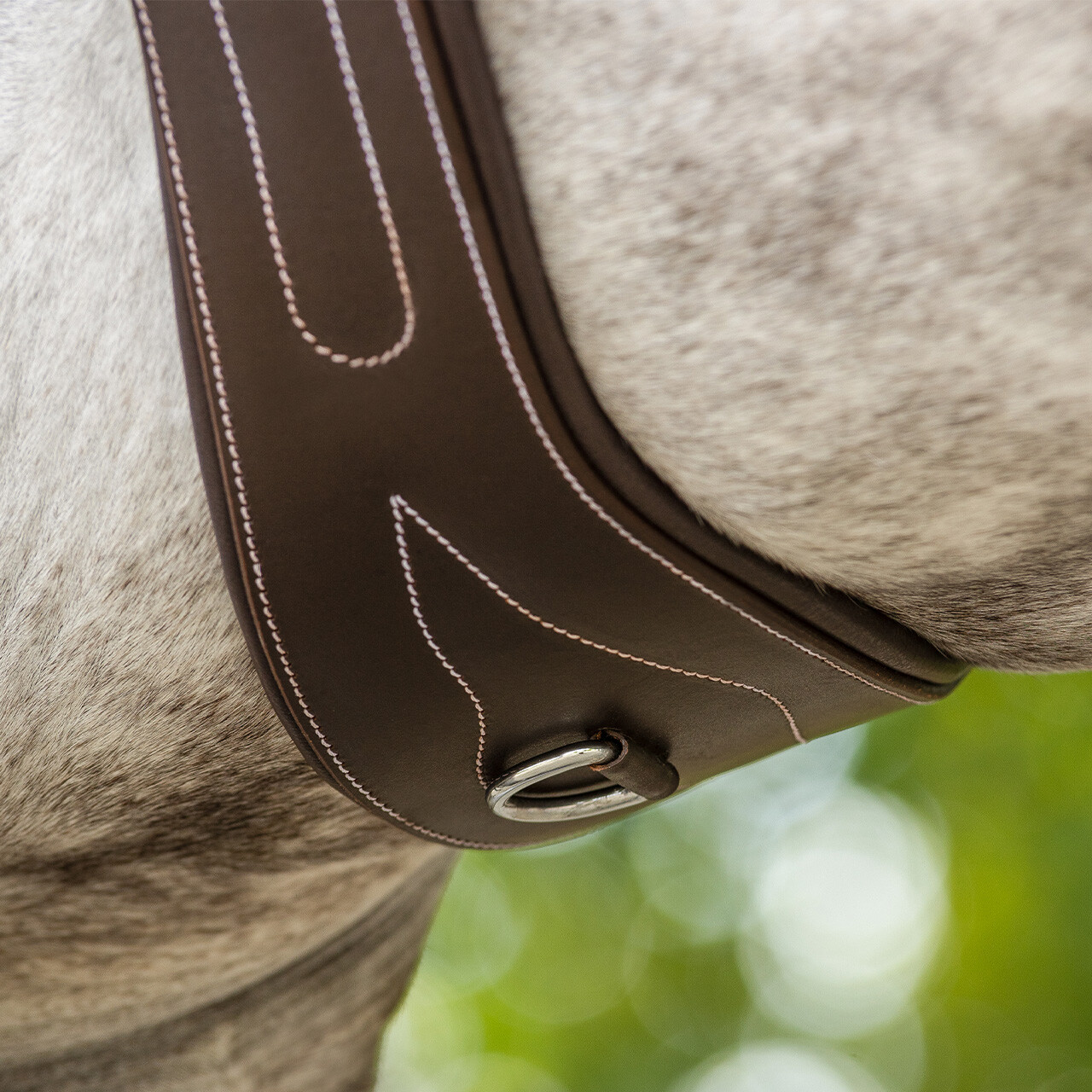 Girth with luxury stitching