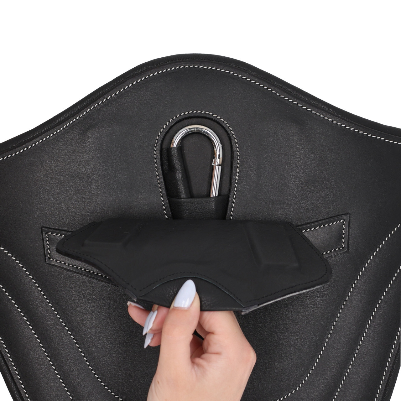 Belly guard girth with magnet system