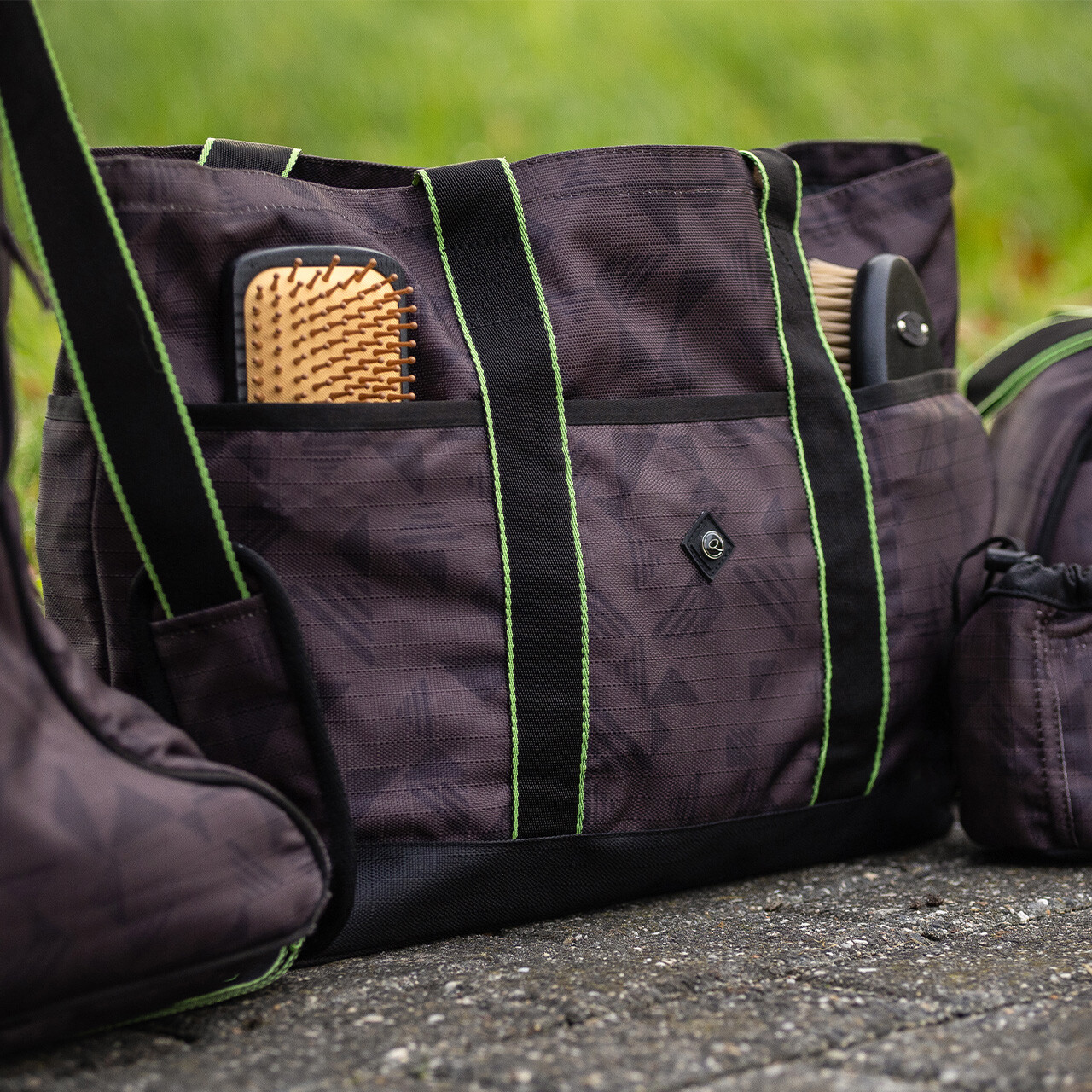 Grooming tote bag collection