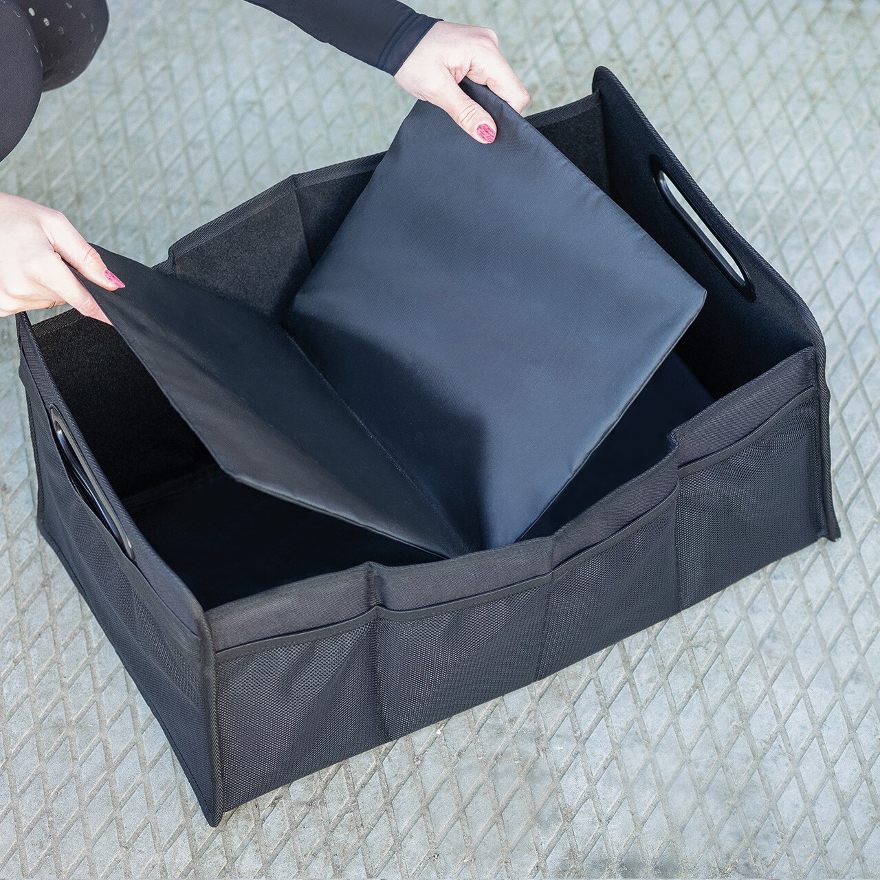 Foldable storage box