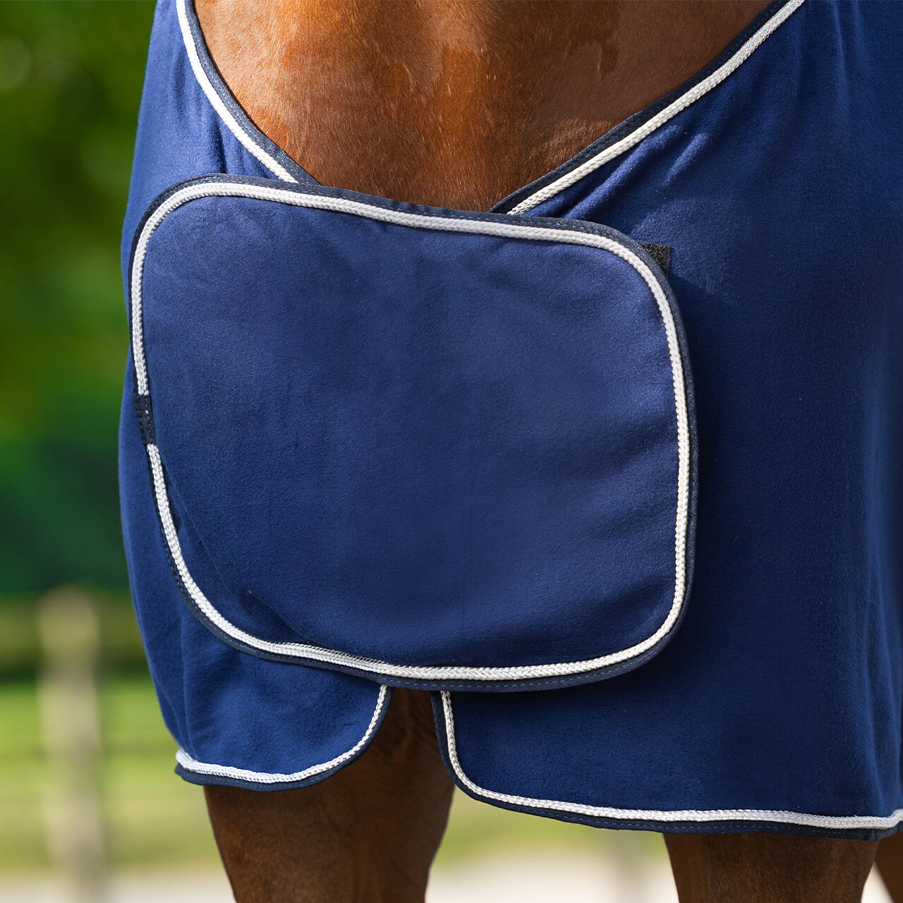 Fleece rug with ornament