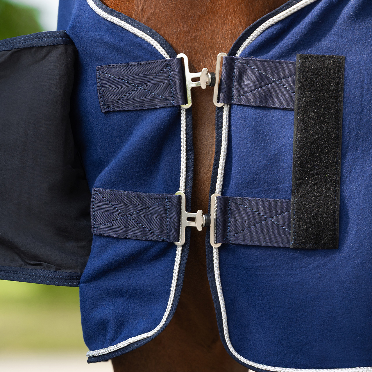 Fleece rug with ornament