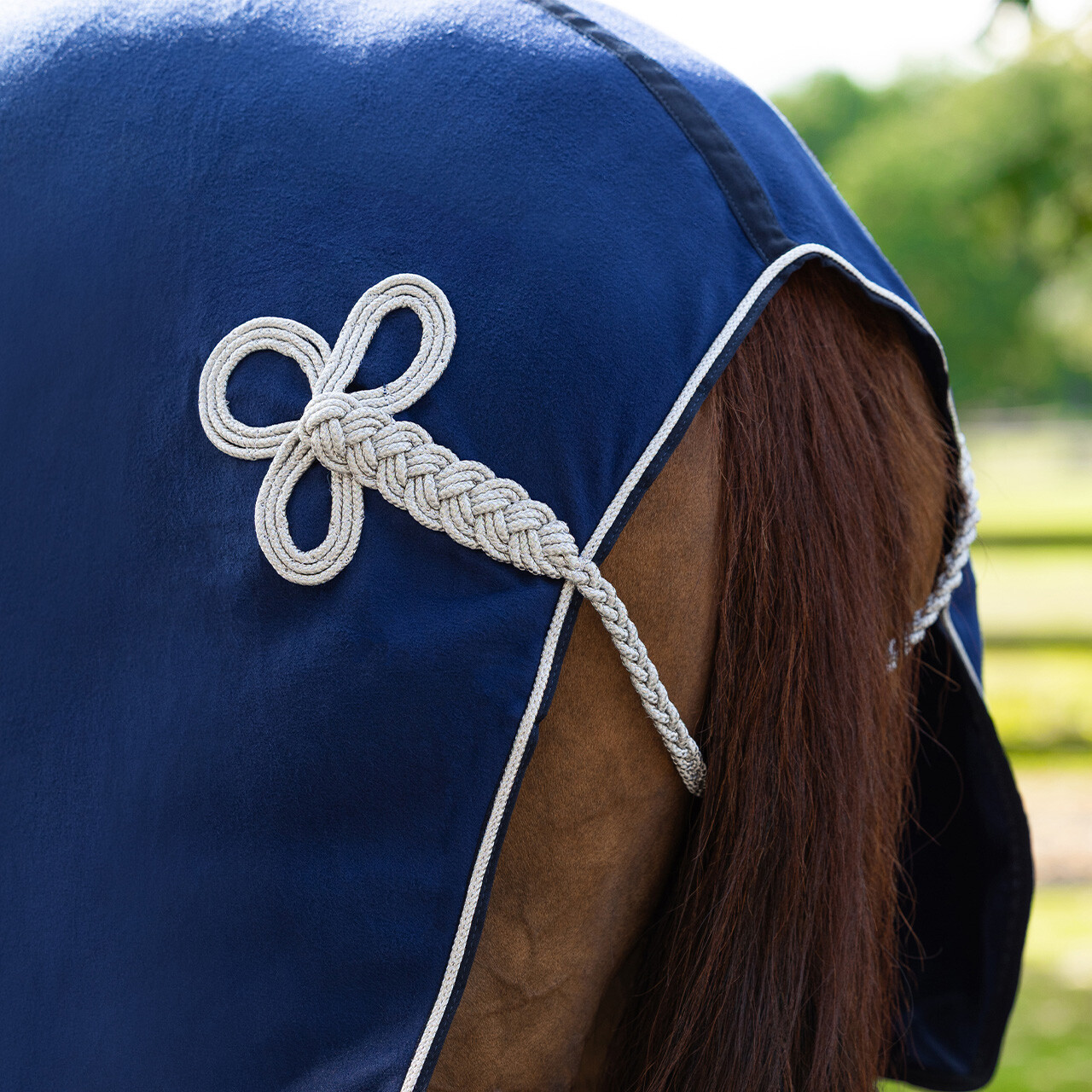 Fleece rug with ornament