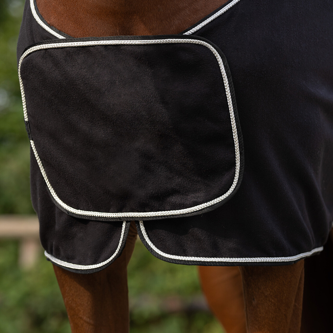 Fleece rug with ornament