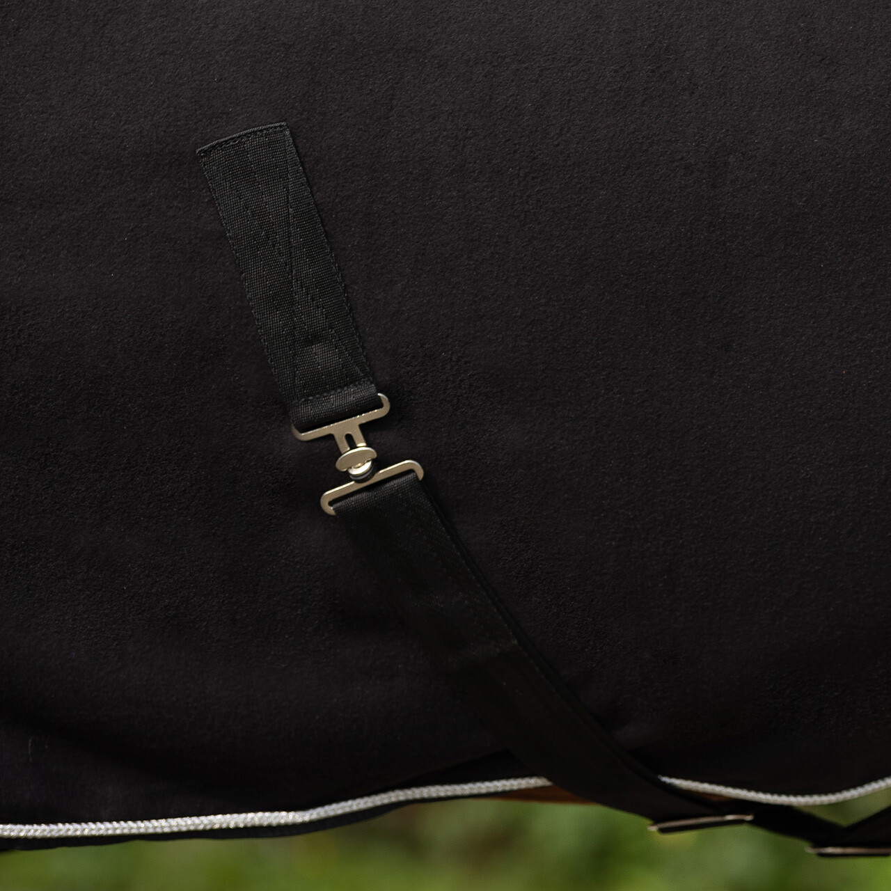 Fleece rug with ornament