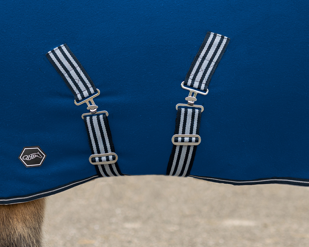 Fleece rug Shet with cross surcingles