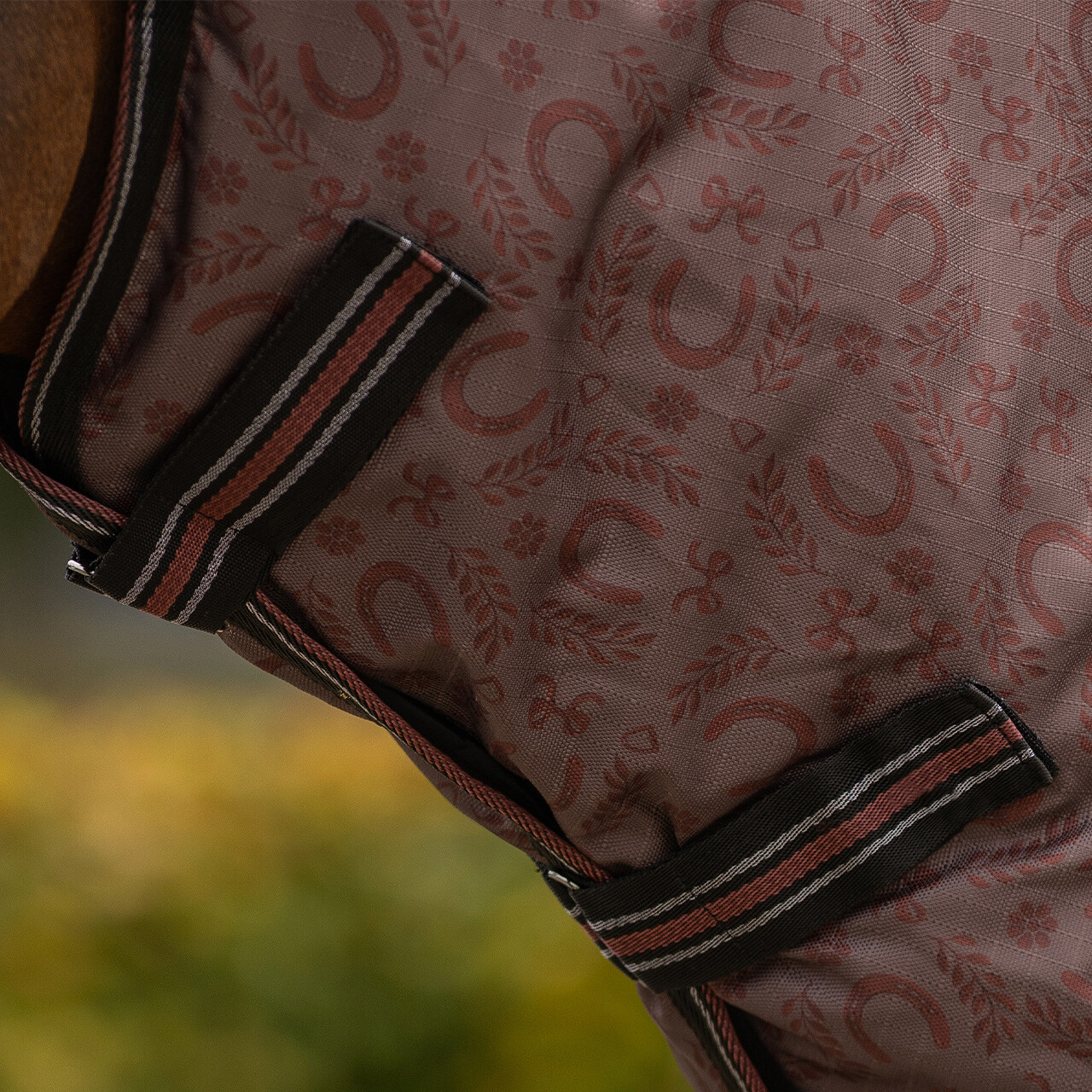 Turnout rug collection with neck 250gr