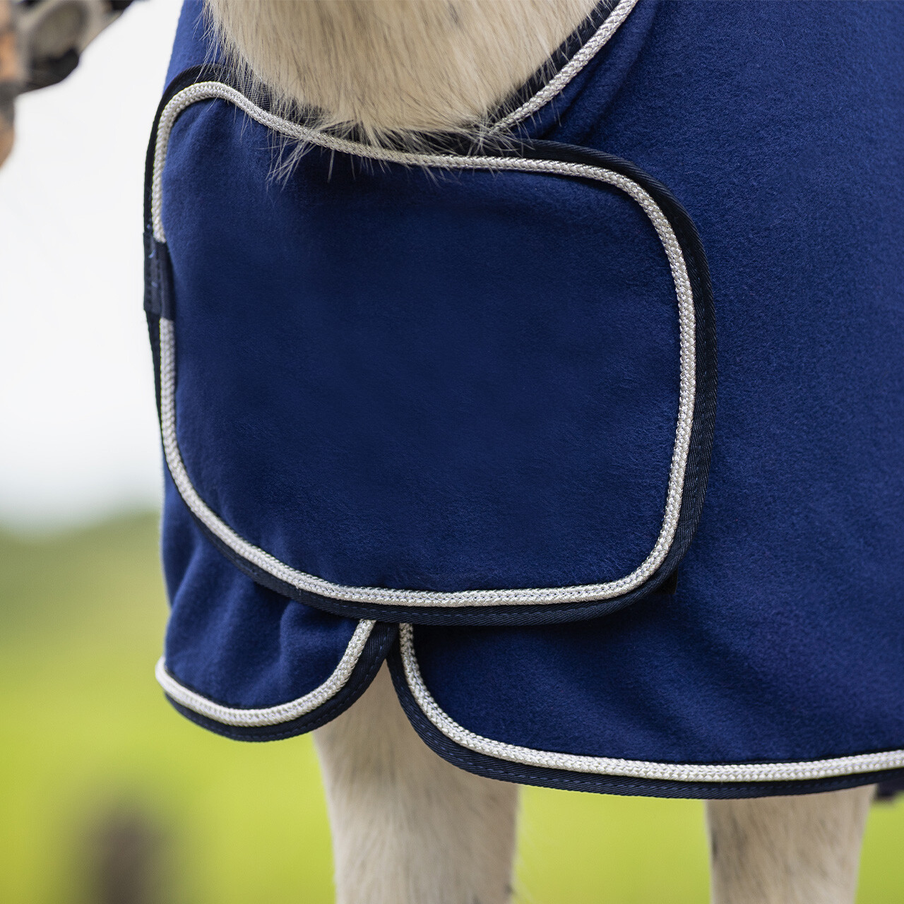 Fleece rug with ornament falabella