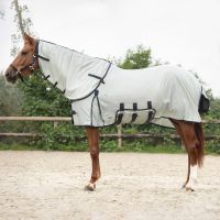 Fly rug with neck and hood