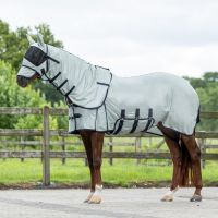 Fly rug with neck and hood