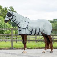 Fly rug with neck and hood