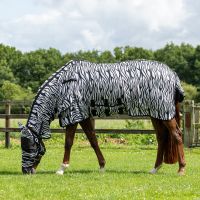 Fly rug with neck and hood